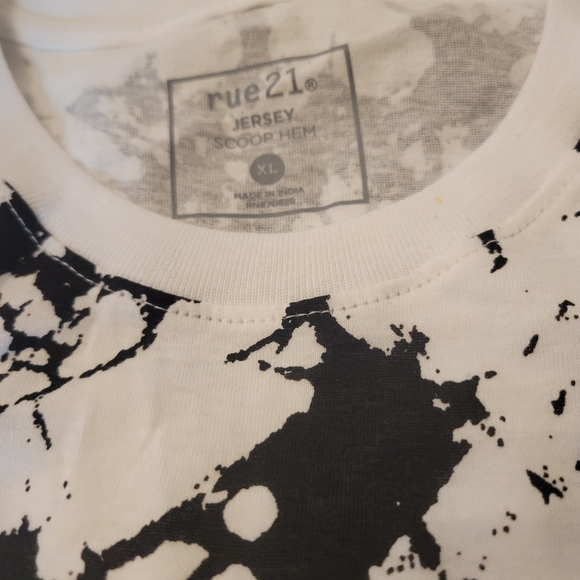 Abstract Tee - Picture 2 of 2